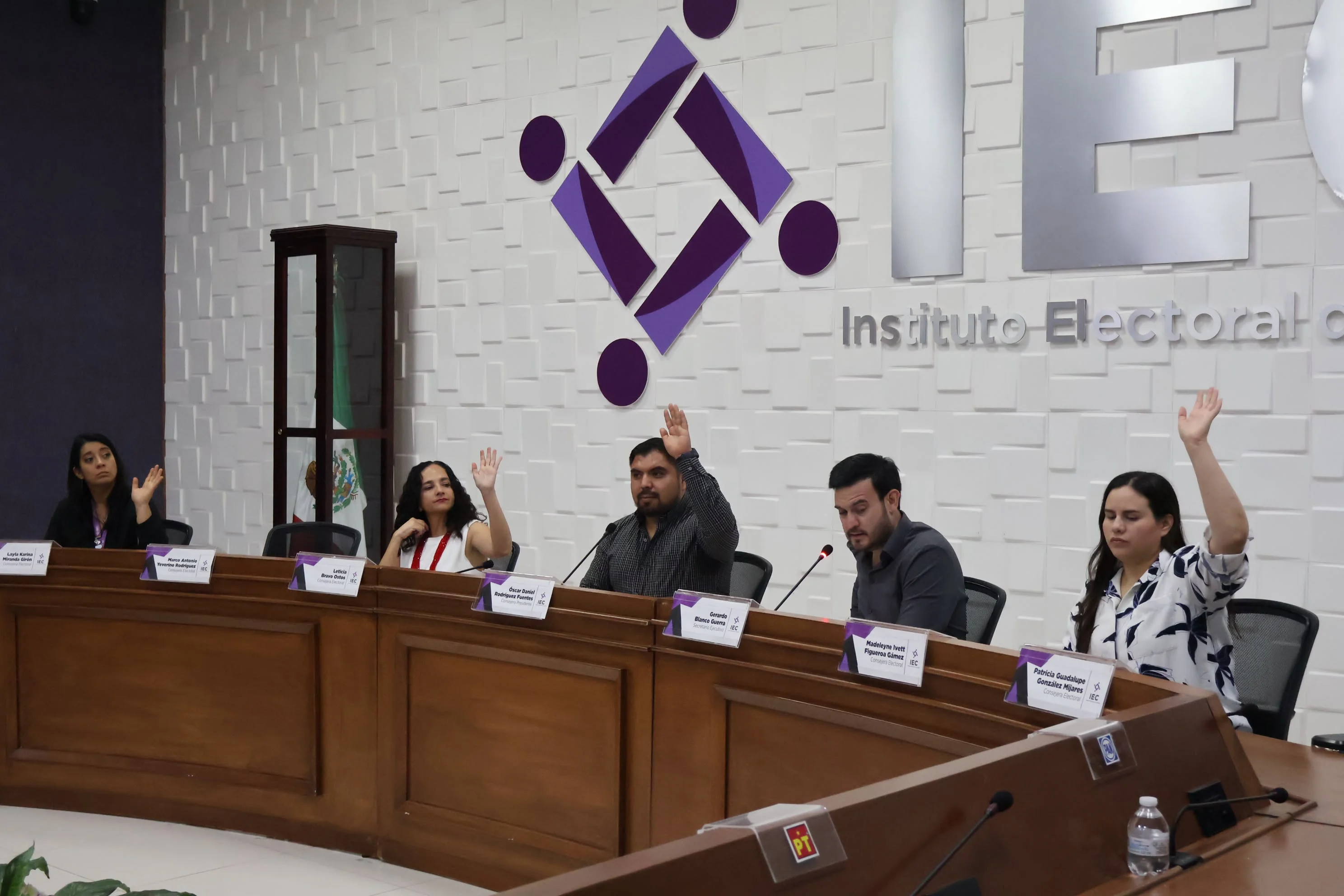 IEC presenta informes finales del PEL 2025-2026: recepción óptima de paquetes electorales, cumplimiento paritario y cobertura mediática imparcial.
