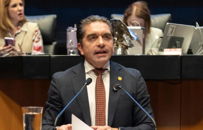 El senador de Morena por Coahuila, Luis Fernando Salazar Fernández, emitió este martes un comunicado en el que rechazó cualquier relación con Eduardo "N", quien fue detenido el pasado fin de semana