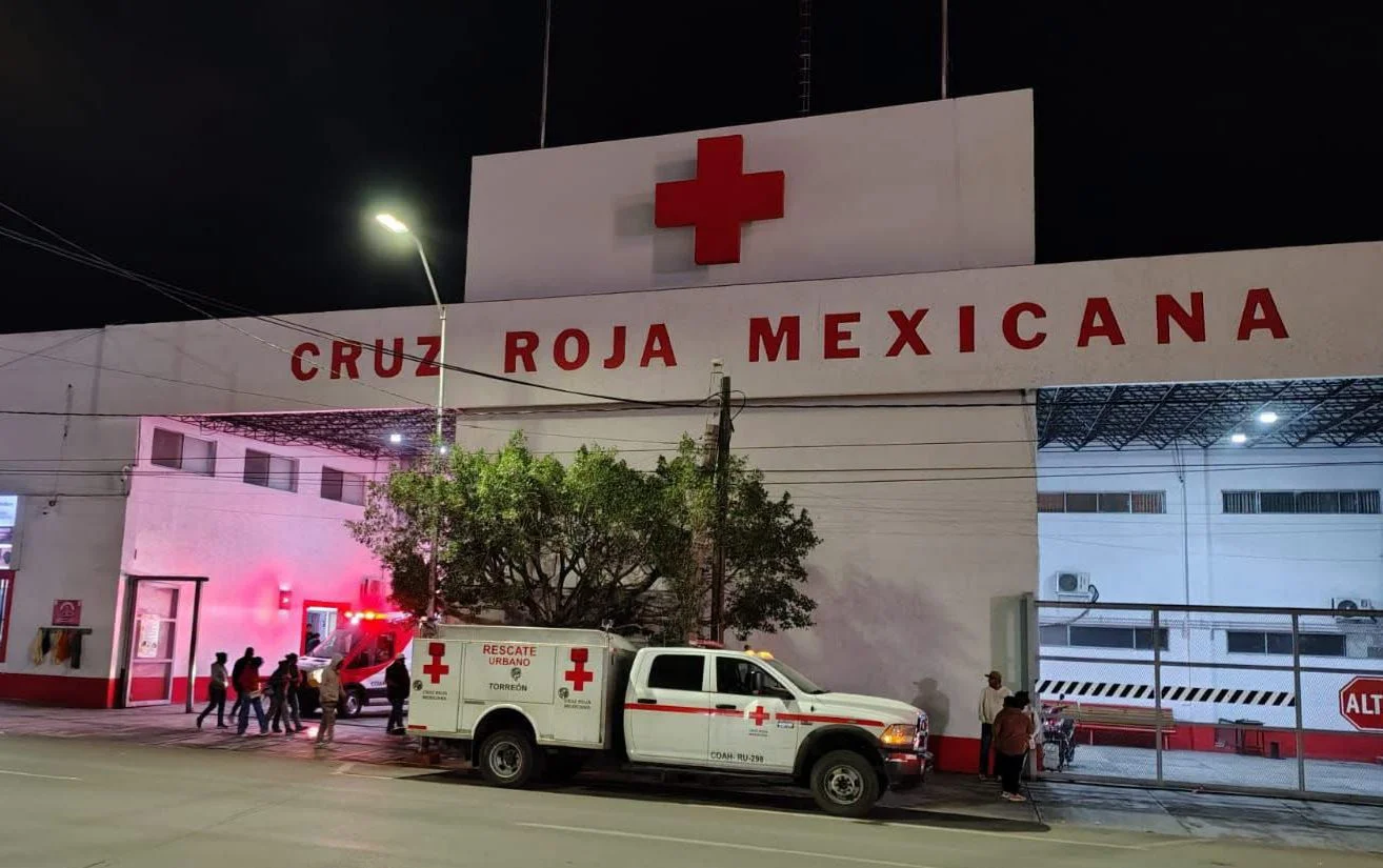 Hombre muere tras caerle estructura metálica durante tormenta en ejido La Joya de Torreón