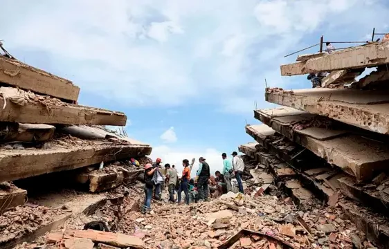 Civiles sorprenden por su capacidad para llegar a los escombros en Caracas y La Guaira.