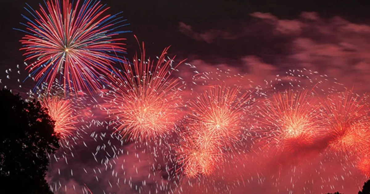 Uno de los fuegos artificiales por el Día de la Independencia de EU impactó un avión de Delta Airlines mientras aterrizaba en Chicago