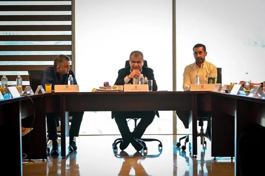 Alcalde Miguel Riquelme revisa con regidores la ruta de trabajo para los próximos meses