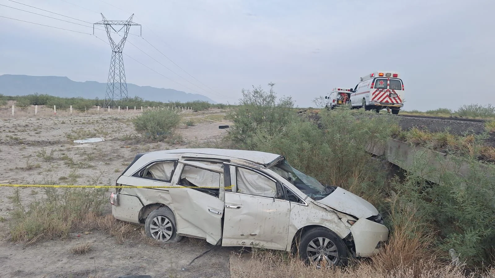 Joven muere y dos resultan heridos en volcadura en carretera Torreón-Saltillo. Accidente vial en el kilómetro 62.