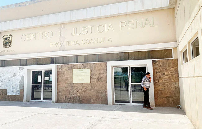 La madre dio a luz en una ambulancia conducida por él, ambos acordaron abandonar al recién nacido en la colonia de Castaños y hablar al 911