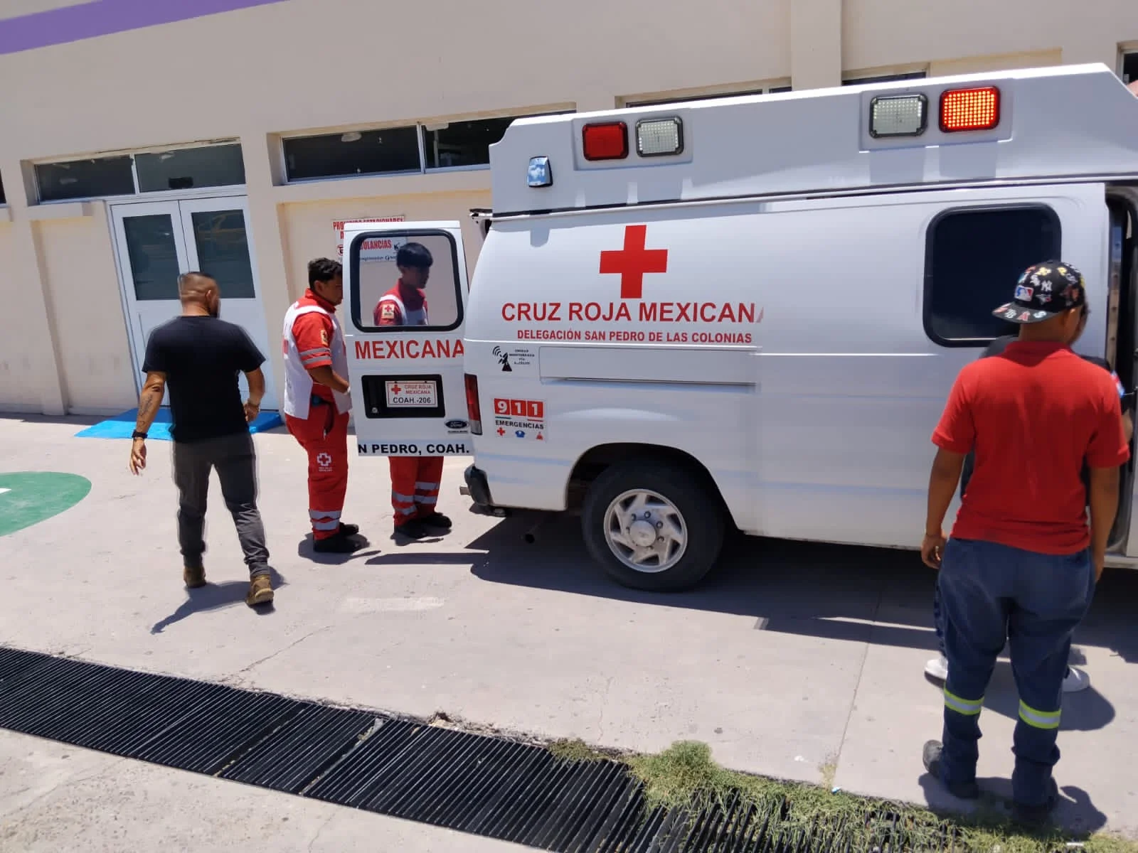 Cinco lesionados tras volcadura de vehículo en carretera de Coahuila; provenían de Dallas, Texas