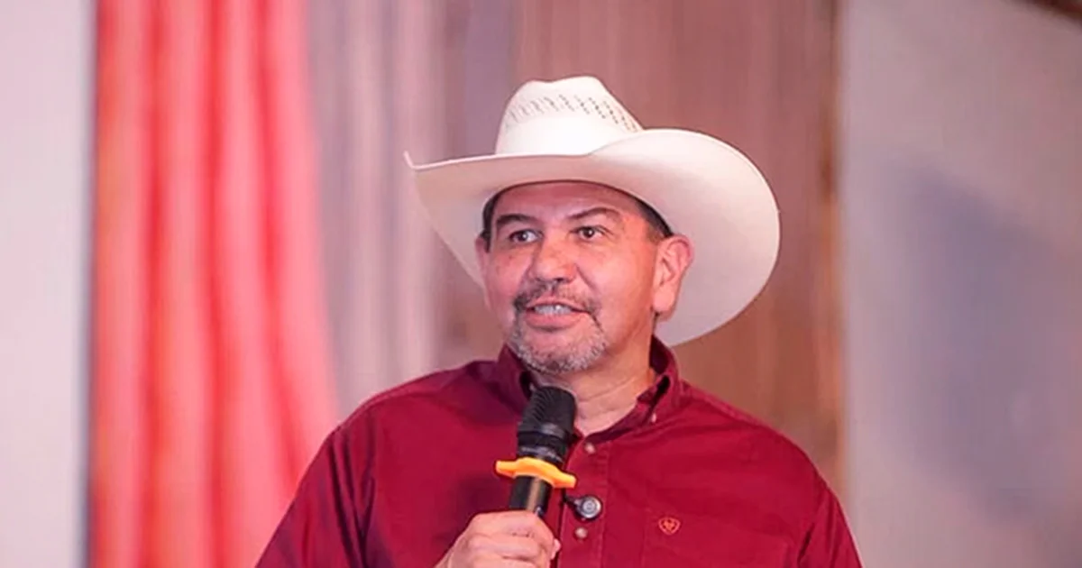 Su carrera política comenzó en 1988 como miembro activo del PAN