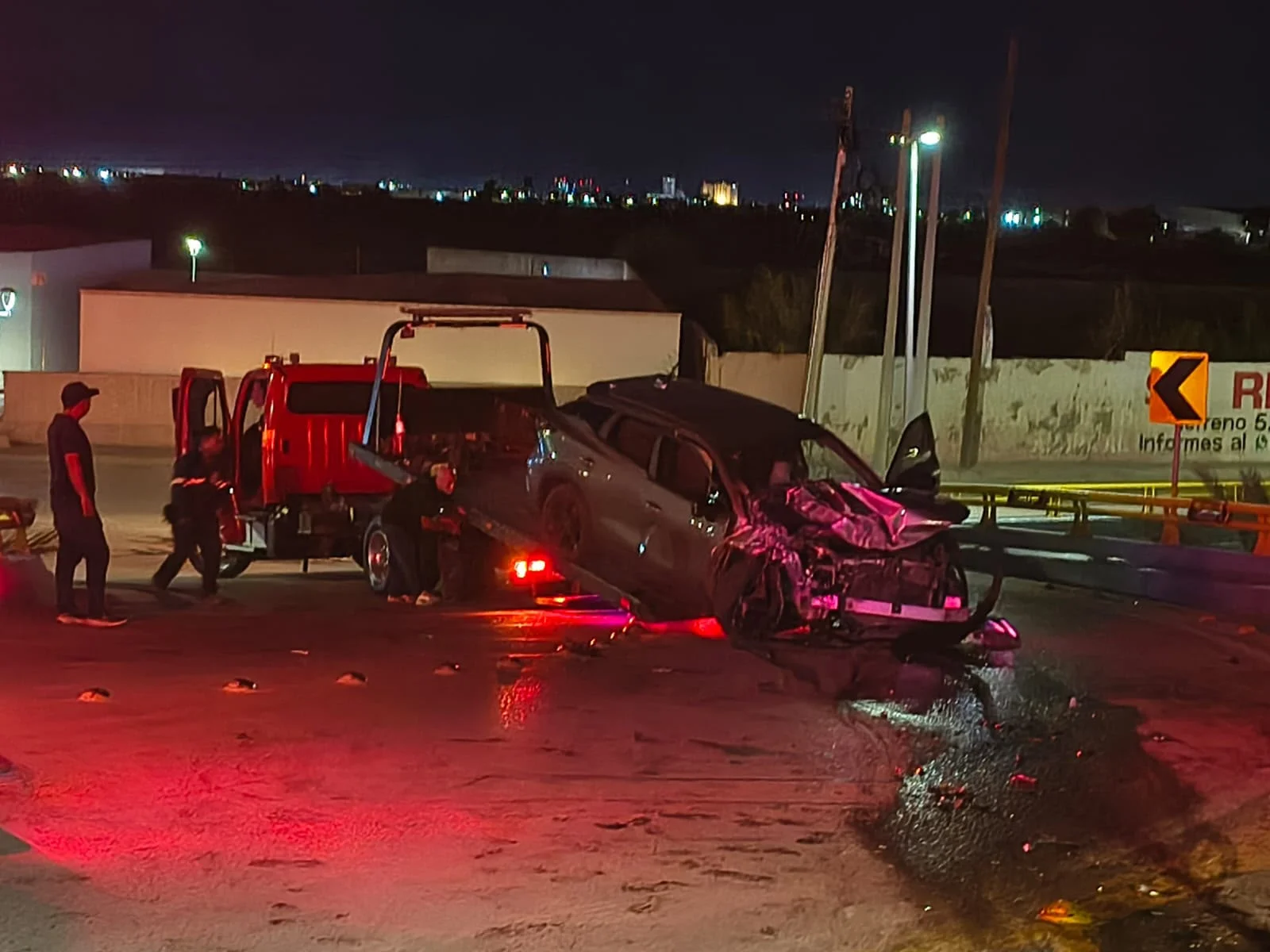 Conductor termina inconsciente tras aparatoso accidente en el nudo mixteco de Torreón