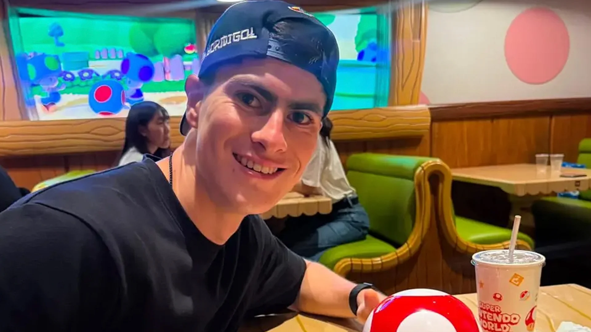 Tras su participación en la Copa del Mundo, Hormiga González disfruta de sus vacaciones y aún no se reportará con Chivas para el Apertura 2026
