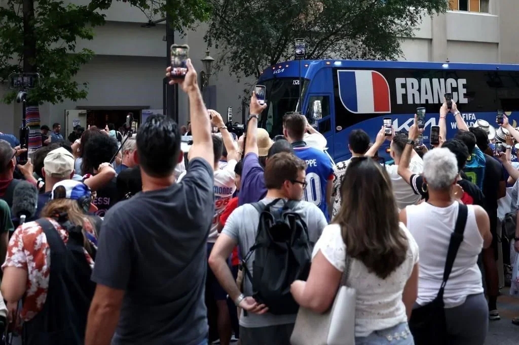 La Selección de Francia pisó territorio texano por primera vez en el Mundial 2026; llegó a Dallas este domingo para prepararse de cara al duelo de Semifinales ante España