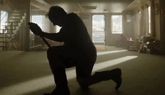 La prometedora película que nos muestra una nueva faceta de Tom Cruise estrena tráiler y llegará a los cines este 2 de octubre.