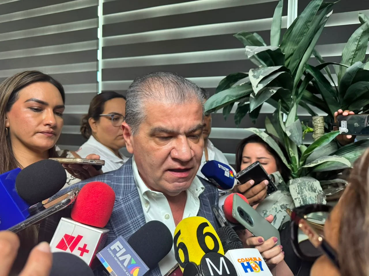 Alcalde Riquelme anuncia nuevos nombramientos municipales tras evaluar dependencias para fortalecer la administración local.
