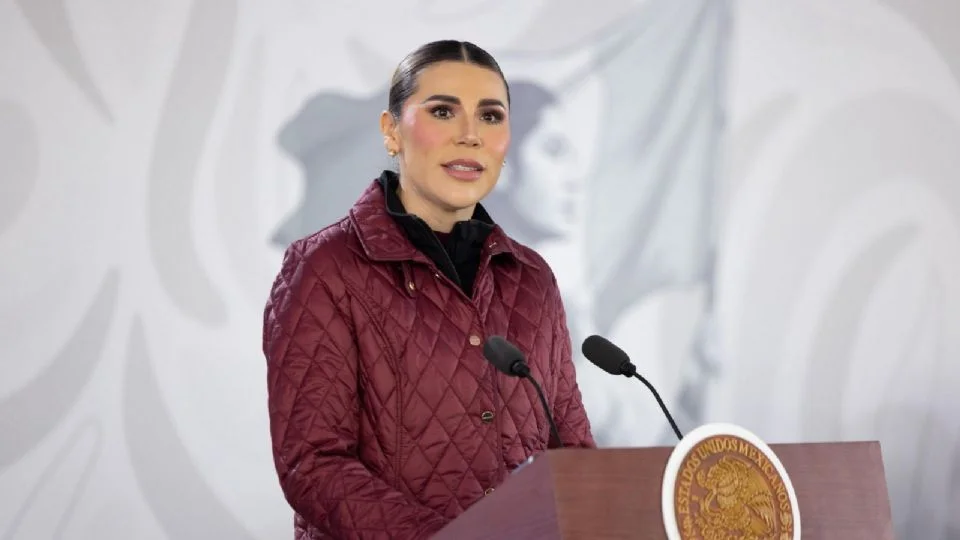 En esta segunda grabación se escucha a la gobernadora de Baja California decir que ha tenido ya reuniones con autoridades de EU y se dice dispuesta a compartir datos de las mesas de seguridad