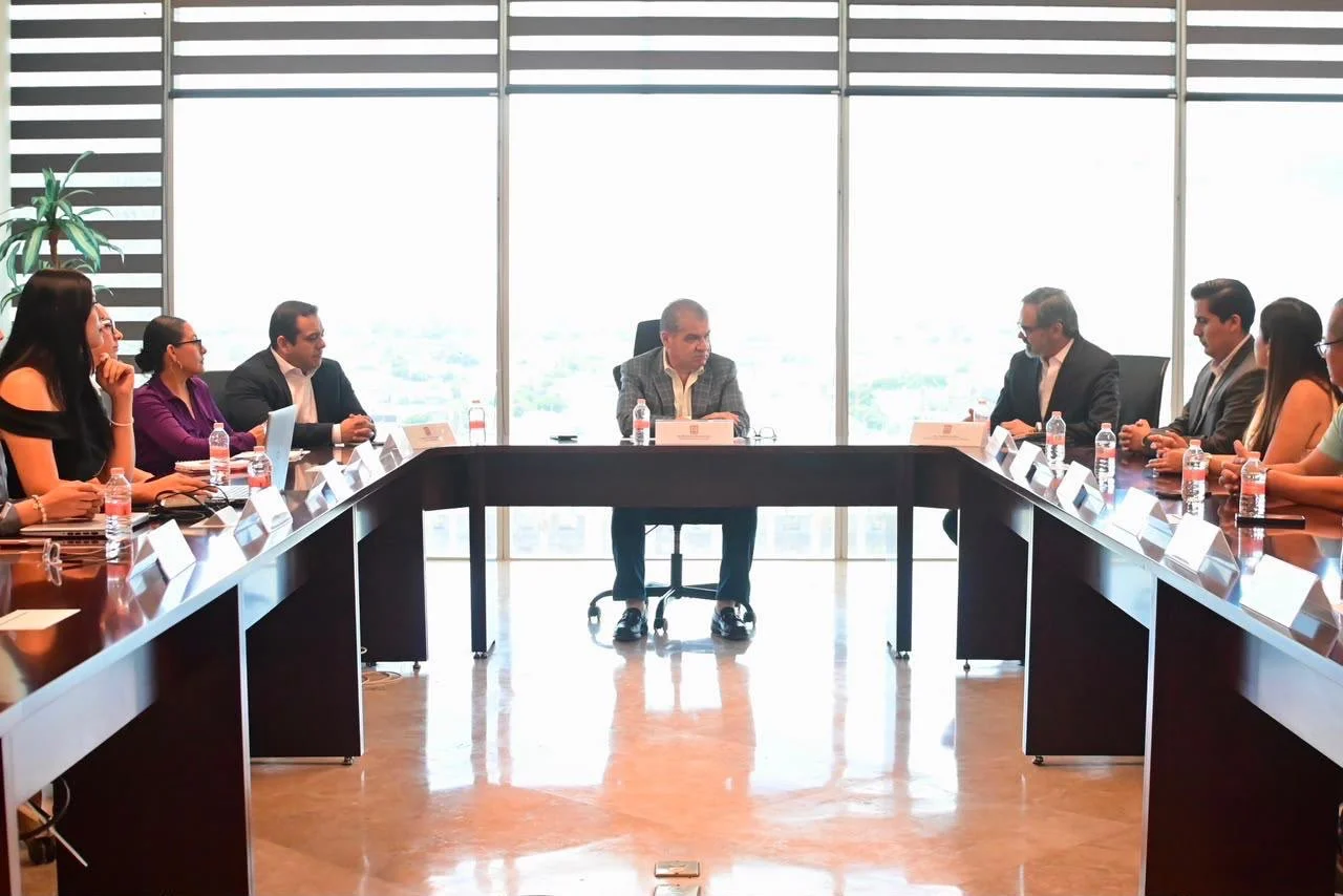 Revisa alcalde de Torreón programas culturales e infraestructura del IMCE para mejorar la oferta artística y educativa municipal.