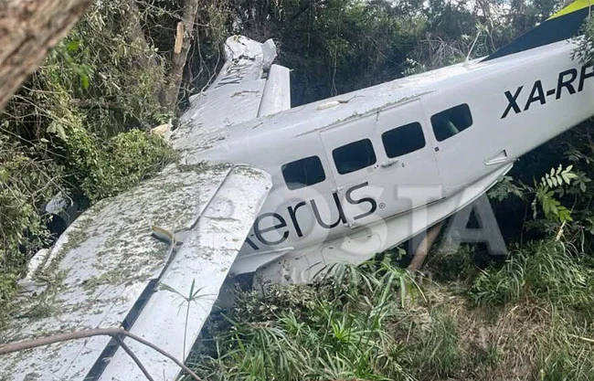 Se desploma avión de Aerus que salió de Piedras Negras; 3 lesionados