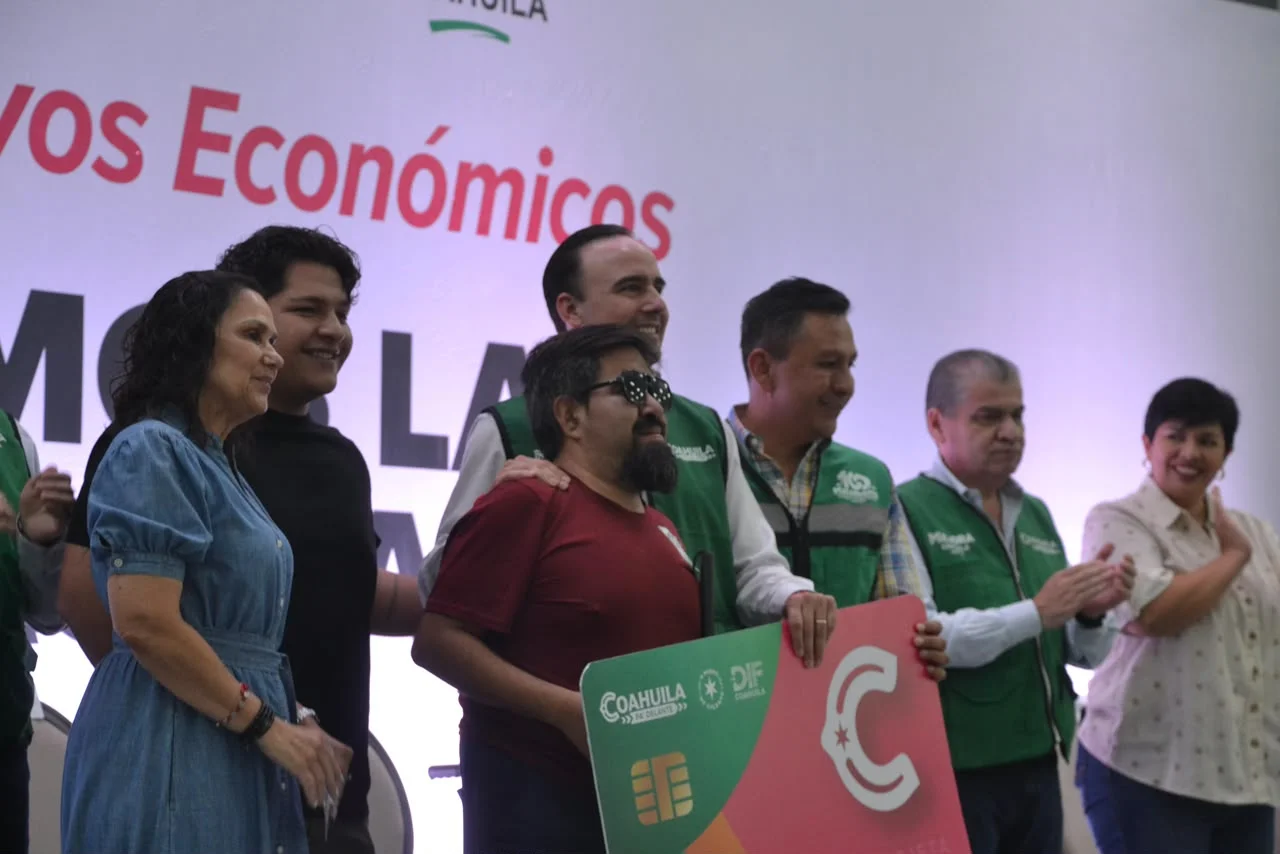 Gobierno de Coahuila entrega apoyos de 10 mil pesos a 402 personas con discapacidad en La Laguna, como parte de inversión estatal de 300 mdp en salud, movilidad y empleo.