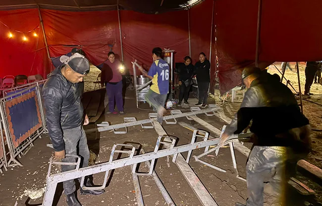Sin Once personas, entre ellas varios menores de edad, resultaron lesionadas la noche de este martes luego del colapso de unas gradas en el Circo Estrella, instalado en el exterior de la Escuela Primaria Venustiano Carranza, en el ejido San Antonio de las Alazanas