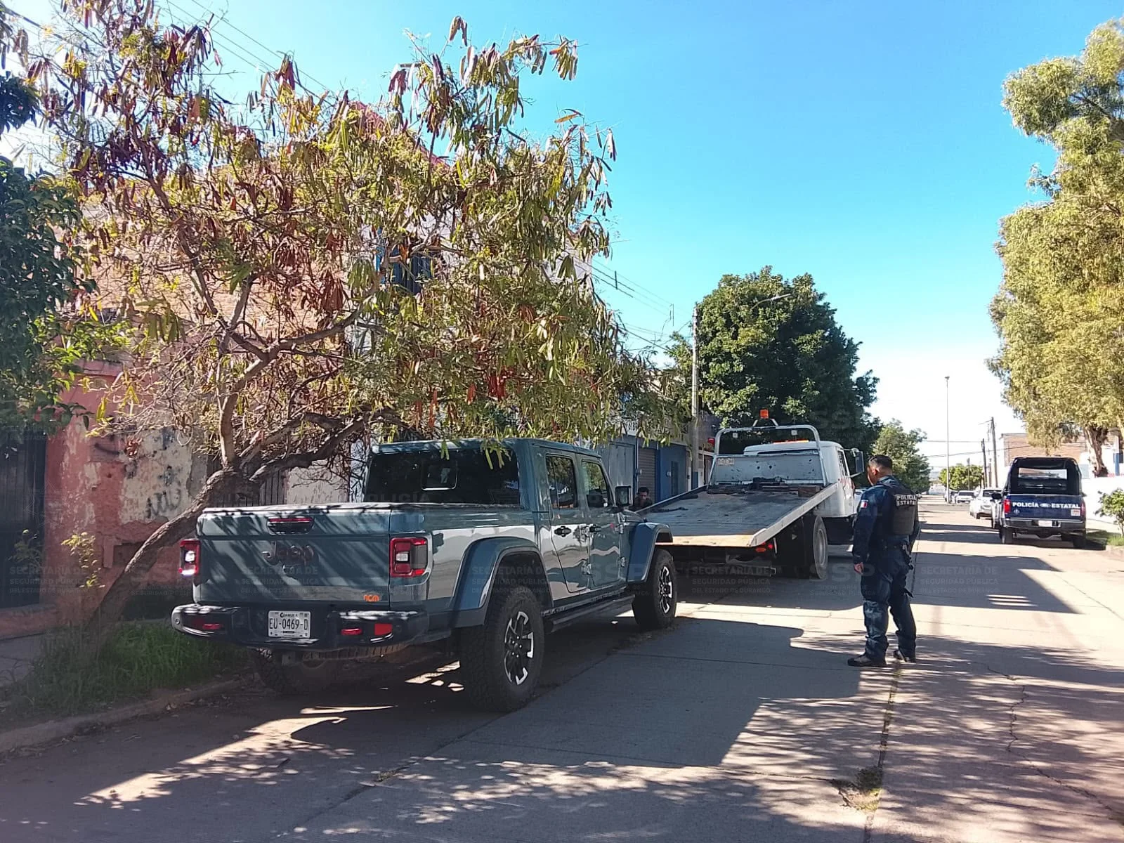 Recupera Policía Estatal en Durango camioneta de lujo con reporte de robo en Coahuila
