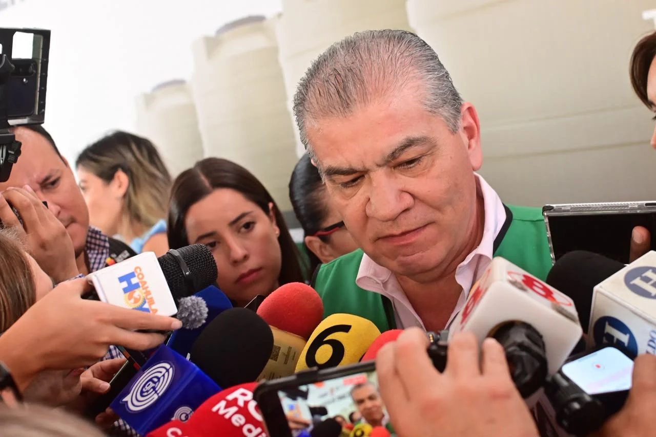 Alcalde de Torreón refuerza diálogo con sindicatos municipales para resolver pendientes laborales y mejorar servicios públicos.