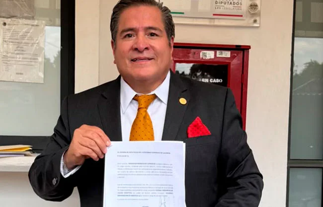 Presenta solicitud de juicio político contra Ricardo Mejía y pide a la dirigencia nacional revisar el rumbo del partido en Coahuila.