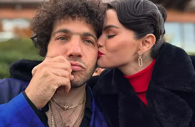 Benny Blanco reveló que él y Selena Gomez mantuvieron su relación en secreto durante ocho o nueve meses antes de hacerla pública, una decisión que fortaleció su historia de amor.