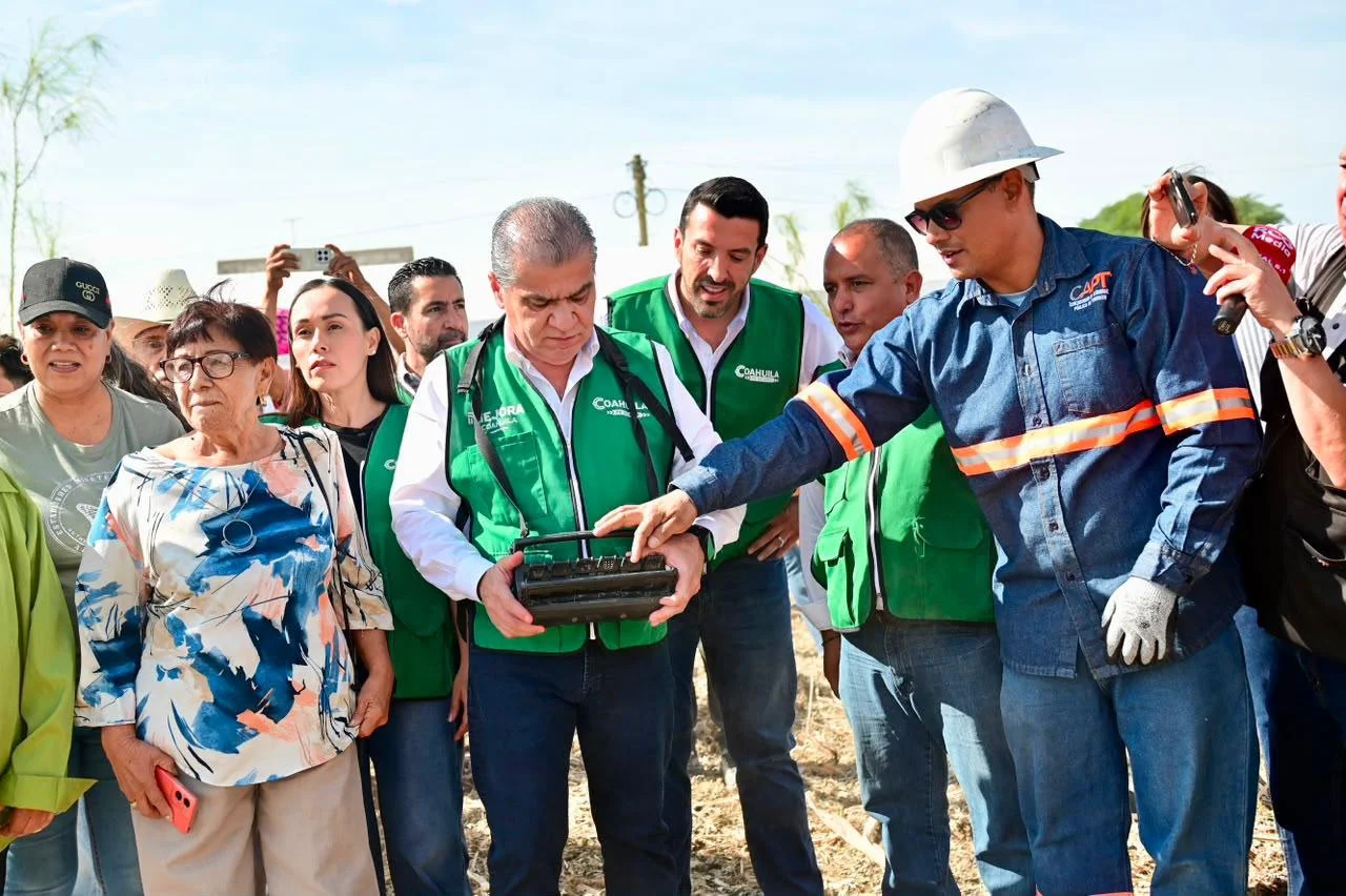 Alcalde entrega plaza rehabilitada en Loma Real IV; suma 68 espacios públicos renovados para fomentar convivencia y seguridad.