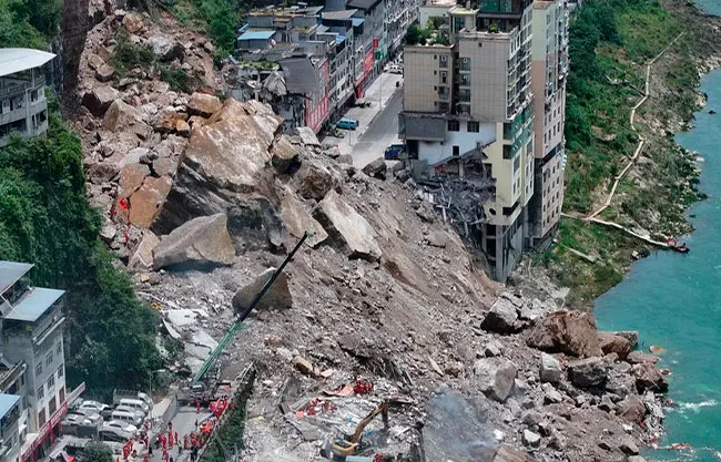 El gobierno local ha movilizado un importante contingente de ayuda humanitaria, que incluye el envío de más de 8,000 artículos de primera necesidad