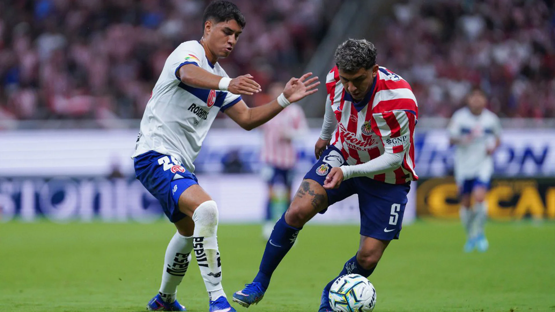 Amargo estreno en casa. Chivas carece de contundencia, se va en blanco ante su afición y cede los tres puntos frente a los 'Diablos'