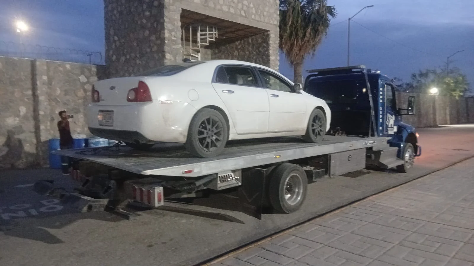 Policía recupera vehículo con reporte de robo en Torreón; hay dos detenidos y un menor resguardado
