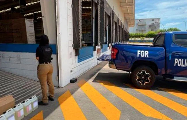 Decomisan 40 litros de metanfetamina líquida y aseguran arsenal en diversos operativos en Sinaloa