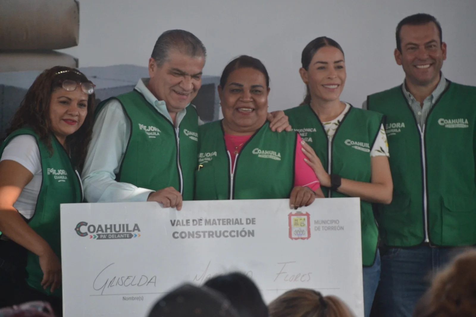 Entregan material de construcción a bajo costo en Torreón