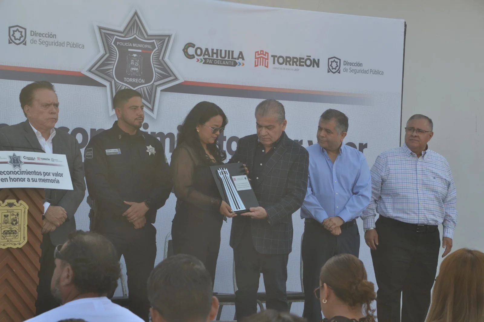 Torreón honra a policías caídos y reconoce a elementos pensionados