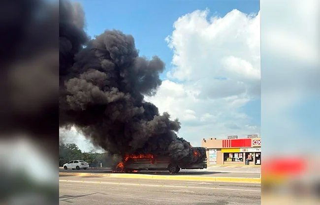 Se incendia camión de trasporte de personal de una maquiladora