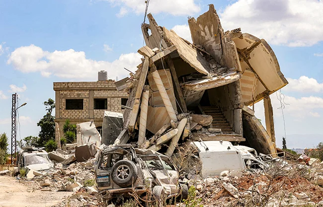 EU pausa bombardeos contra Irán, que frena también ataques