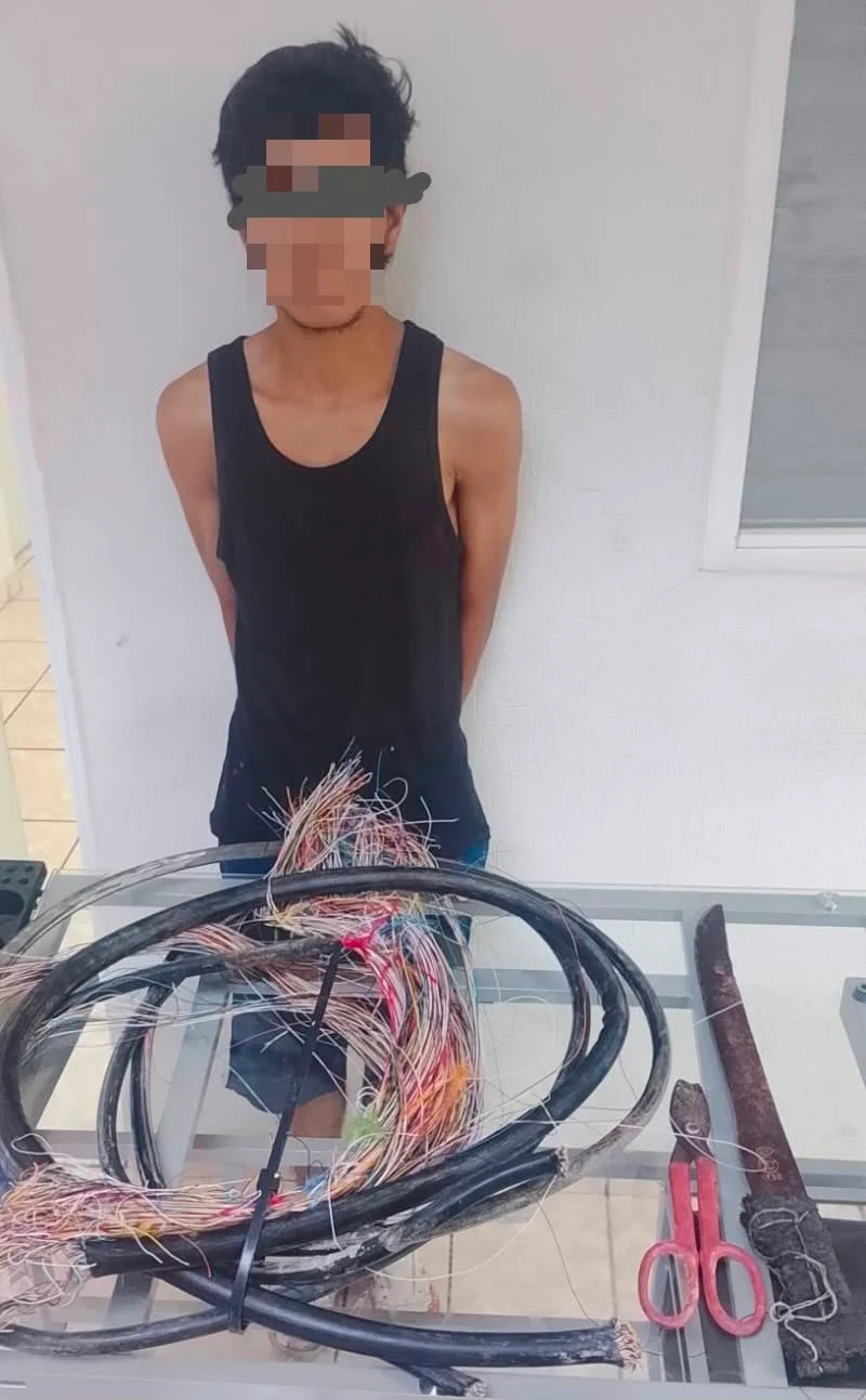 Detiene Policía Municipal a hombre por robo y daños a cableado de TELMEX en Torreón