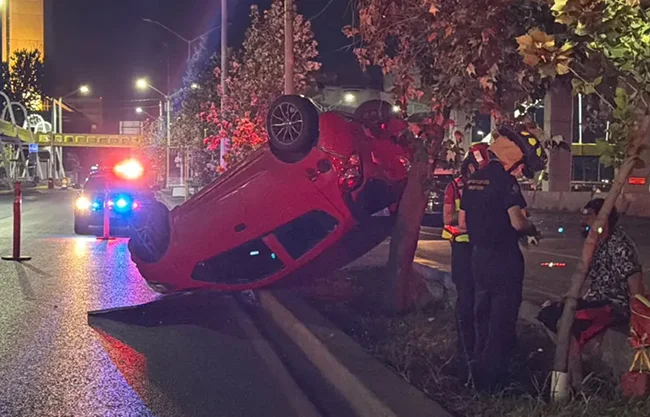 Aparatosos accidente paralizan vialidades en Monterrey en la madrugada