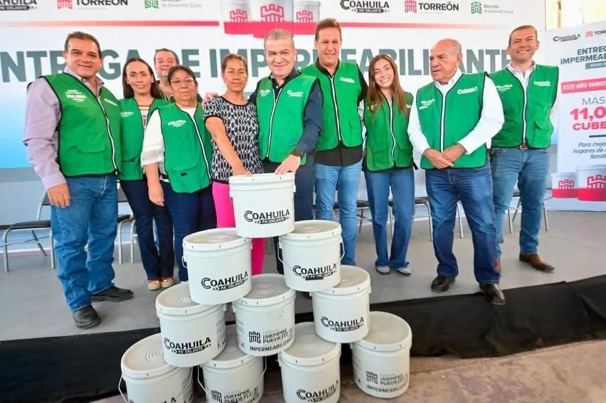 Alcalde Miguel Riquelme pone en marcha programa de impermeabilizante subsidiado en Torreón