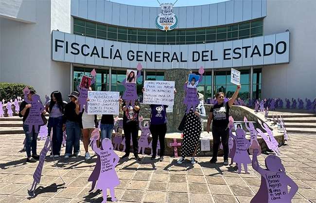'Nos dejan solas': Denuncian revictimización de familias de feminicidio en Coahuila