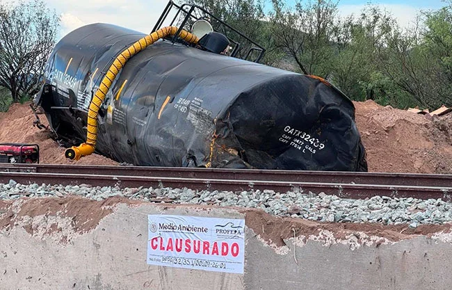 Concluye Ferromex limpieza tras descarrilamiento en Naco que derramó más de 70 mil litros de químicos