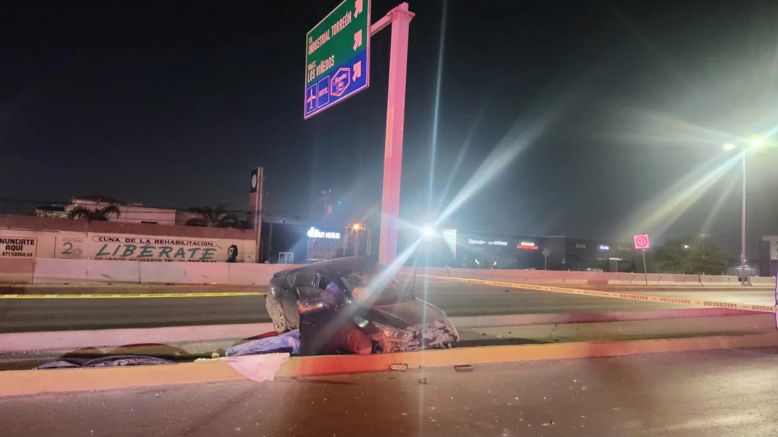Mueren dos hombres tras aparatoso accidente vial en Torreón; Fiscalía investiga el caso