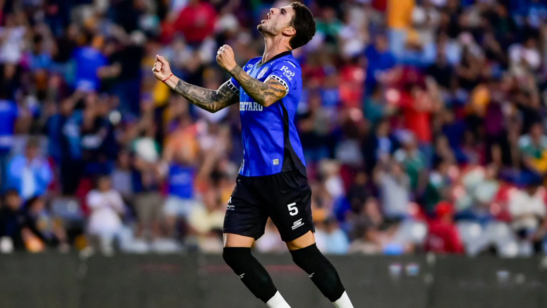 Querétaro amarga a Tigres con gol de penal en el último suspiro