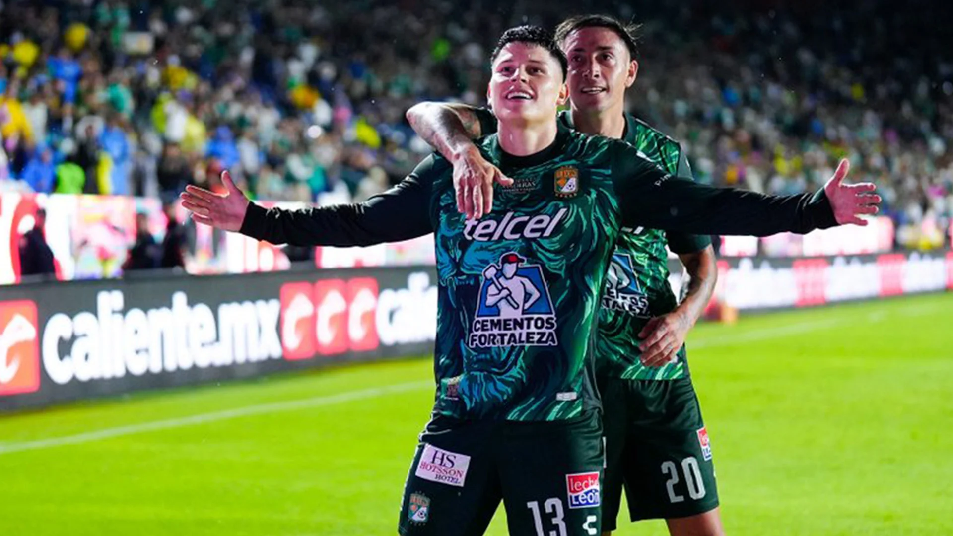 ¡Al estilo Messi! Golazo monumental de Daniel Arcila para adelantar a León sobre Pachuca