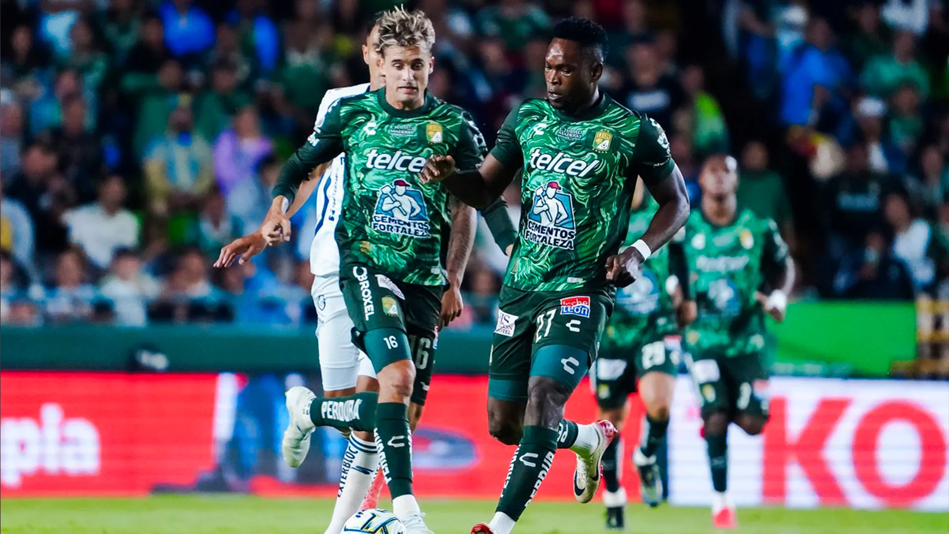 ¡Rugido de tres puntos! León vence a Pachuca en un duelo de alarido