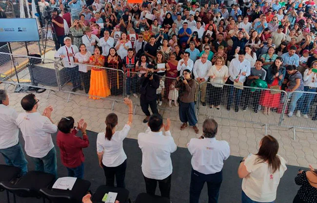 Maestros de la CNTE encaran a Claudia Sheinbaum en Oaxaca para exigir la abrogación de la Ley del ISSSTE