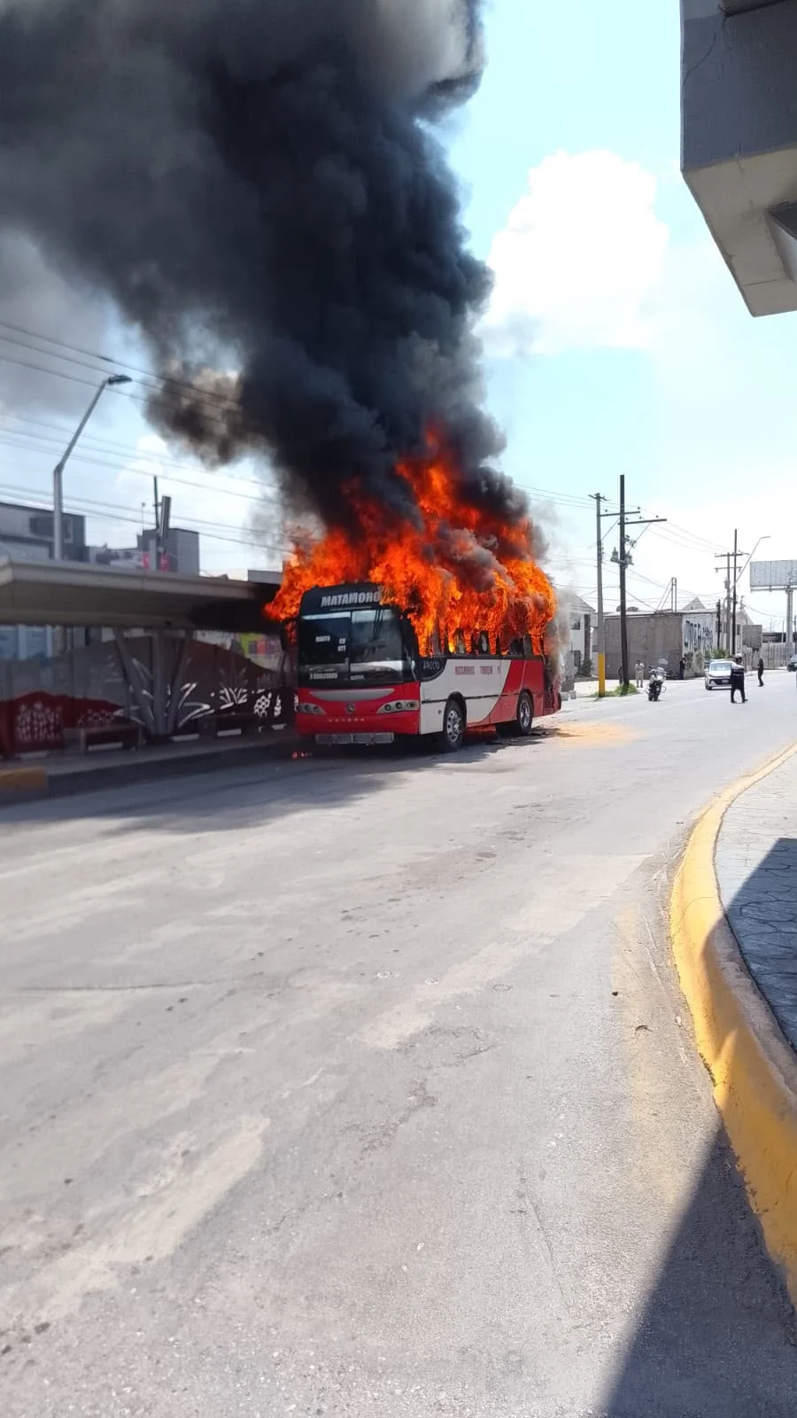 Se incendia camión de pasajeros en Torreón