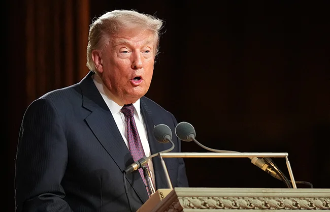 Trump advierte que Irán debe escoger entre un 'acuerdo' o la 'rendición total'