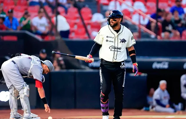 Suspenden LMB por tiempo indefinido a Danry Vásquez por golpear a Rodolfo Amador en pleno juego
