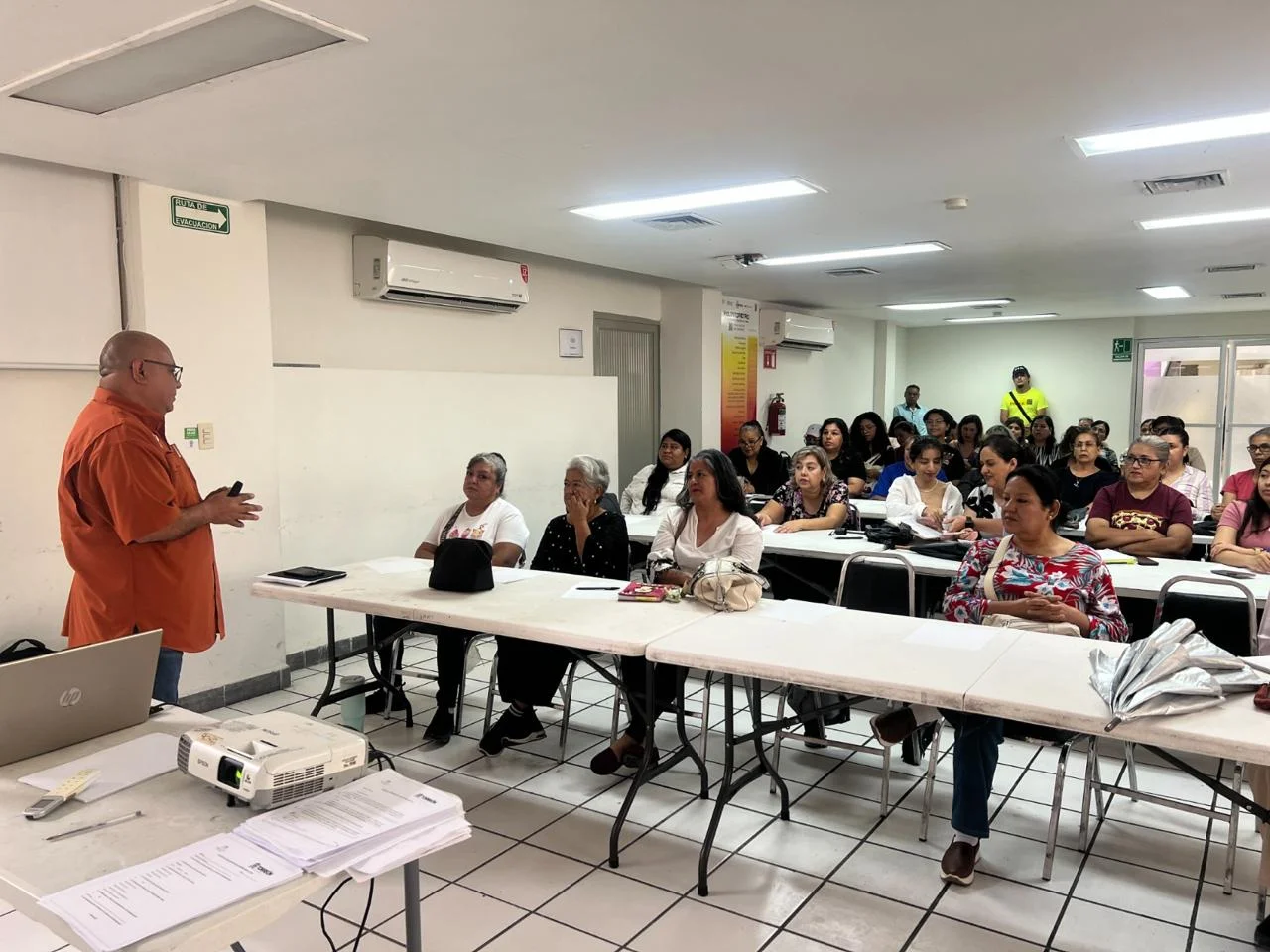 Capacita Instituto Municipal de la Mujer a torreonenses para fortalecer su desarrollo profesional