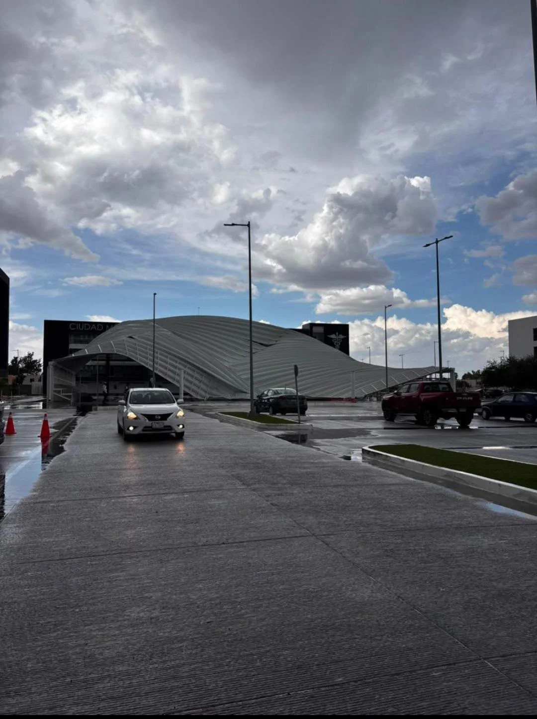 UAD Torreón suspende clases hasta el 10 de agosto tras colapso de domo por lluvias