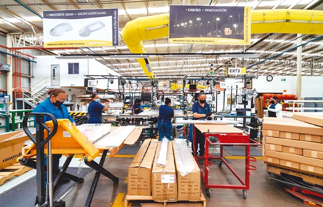 Fábricas venden más, pero producen menos; impacta incertidumbre