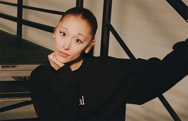 Ariana Grande aclara que pausa tras su gira no responde a críticas